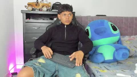 Snapshot of damar_felipe chatting on July 20, 7:27 pm damar_felipe online show from July 20, 7:27 pm