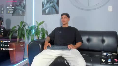 Snapshot of damian23_ chatting on February 9, 7:27 am DAMIAN online show from February 9, 7:27 am