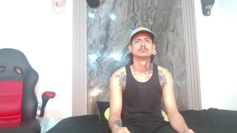 Snapshot of damian_and_camerum chatting on April 22, 3:20 am damian_and_camerum online show from April 22, 3:20 am