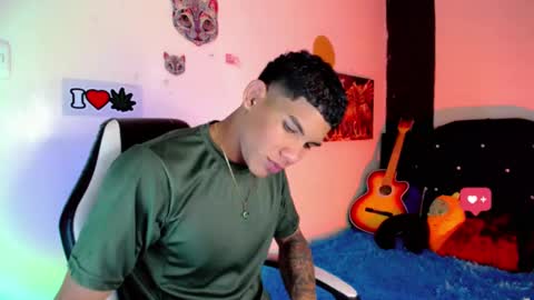 Snapshot of damian_latinxxx chatting on January 16, 3:23 am Damian online show from January 16, 3:23 am