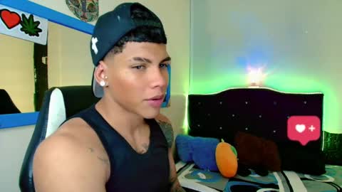 Snapshot of damian_latinxxx chatting on February 5, 1:04 am Damian online show from February 5, 1:04 am
