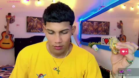 Snapshot of damian_latinxxx chatting on February 7, 5:51 pm Damian online show from February 7, 5:51 pm