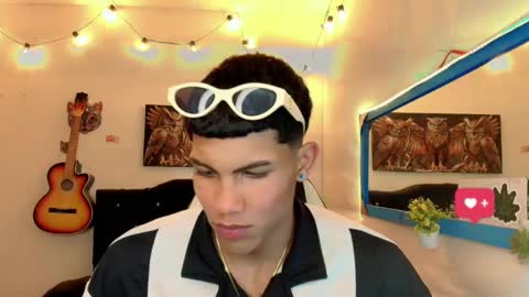 Snapshot of damian_latinxxx chatting on February 8, 2:47 am Damian online show from February 8, 2:47 am