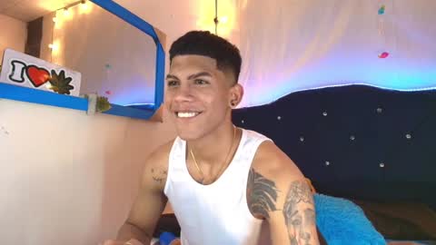 Snapshot of damian_latinxxx chatting on February 12, 6:19 am Damian online show from February 12, 6:19 am