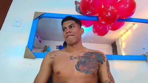 Snapshot of damian_latinxxx chatting on February 14, 9:13 am Damian online show from February 14, 9:13 am