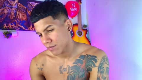 Snapshot of damian_latinxxx chatting on February 15, 9:38 am Damian online show from February 15, 9:38 am