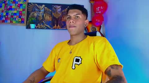 Snapshot of damian_latinxxx chatting on February 15, 10:10 pm Damian online show from February 15, 10:10 pm