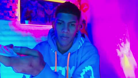 Snapshot of damian_latinxxx chatting on February 16, 9:59 pm Damian online show from February 16, 9:59 pm