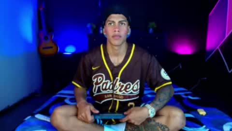 Snapshot of damian_latinxxx chatting on February 25, 3:09 am Damian online show from February 25, 3:09 am