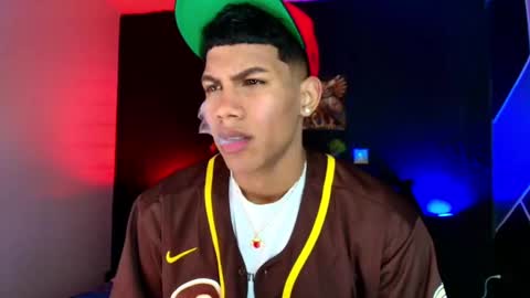 Snapshot of damian_latinxxx chatting on March 5, 8:21 am Damian online show from March 5, 8:21 am