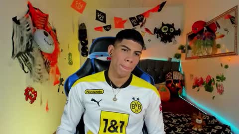 Snapshot of damian_latinxxx chatting on October 27, 3:10 am Damian online show from October 27, 3:10 am