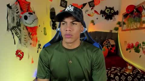 Snapshot of damian_latinxxx chatting on October 28, 3:21 am Damian online show from October 28, 3:21 am