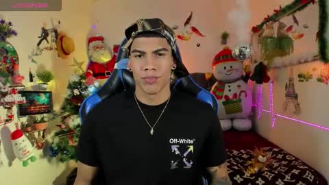 Snapshot of damian_latinxxx chatting on November 22, 3:27 am Damian online show from November 22, 3:27 am