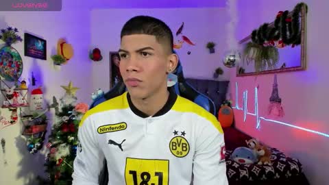 Snapshot of damian_latinxxx chatting on December 1, 3:00 am Damian online show from December 1, 3:00 am