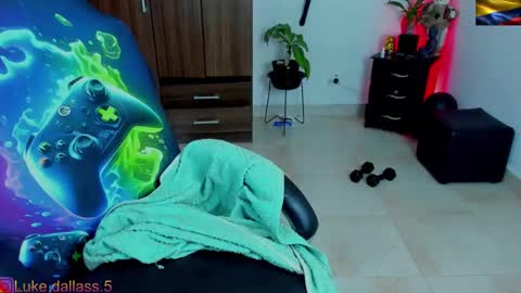 Snapshot of damian_torner chatting on February 6, 2:15 pm Damian torner online show from February 6, 2:15 pm