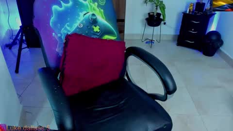 Snapshot of damian_torner chatting on February 8, 4:57 pm Damian torner online show from February 8, 4:57 pm