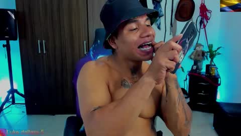 Snapshot of damian_torner chatting on February 23, 11:55 am Damian torner online show from February 23, 11:55 am