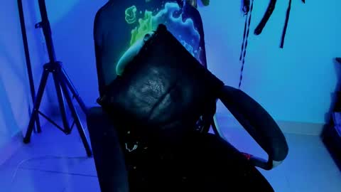 Snapshot of damian_torner chatting on October 21, 8:26 am Damian torner online show from October 21, 8:26 am