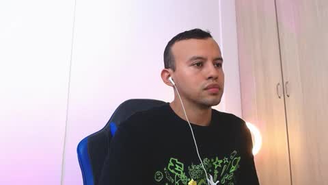 Snapshot of damian_wish chatting on March 11, 7:42 pm Damian Wish online show from March 11, 7:42 pm