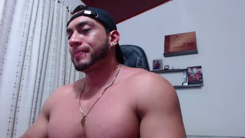 Snapshot of damiannstonexxx chatting on May 1, 4:17 am Danny online show from May 1, 4:17 am