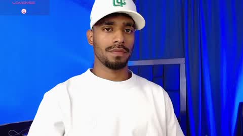 Snapshot of damiano_walker chatting on April 15, 4:08 am damiano_walker online show from April 15, 4:08 am