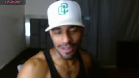Snapshot of damiano_walker chatting on April 19, 12:00 am damiano_walker online show from April 19, 12:00 am