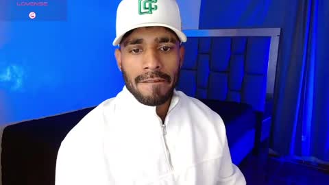 Snapshot of damiano_walker chatting on May 7, 5:02 am damiano_walker online show from May 7, 5:02 am