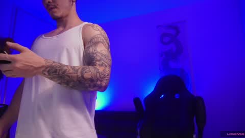 insta damn8   --------  online show from December 4, 1:03 am