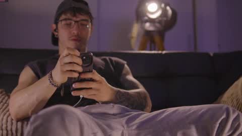 insta damn8   --------  online show from October 20, 9:59 pm