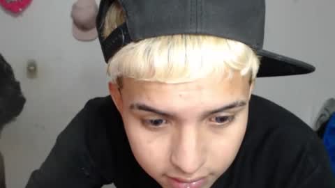 Snapshot of damiansexyboy69 chatting on November 26, 5:30 am damiansexyboy69 online show from November 26, 5:30 am