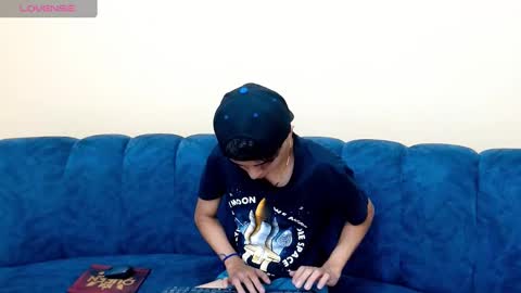 Snapshot of damibright chatting on December 14, 7:03 pm LIAM online show from December 14, 7:03 pm