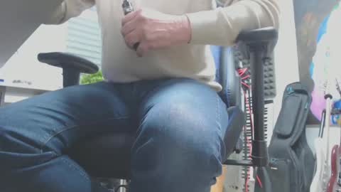 Snapshot of damien_000 chatting on December 2, 7:25 am Ray online show from December 2, 7:25 am