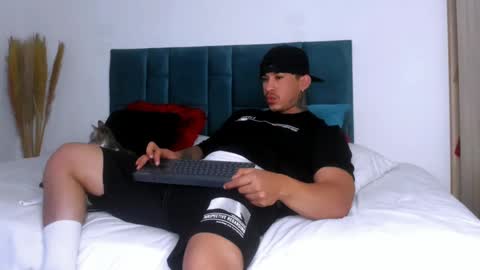 Snapshot of dammianmilleroficial chatting on November 12, 3:29 am INSTAGRAM DAMMIANMILLEROFICIAL online show from November 12, 3:29 am