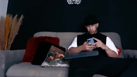 Snapshot of dammianmilleroficial chatting on December 3, 12:29 am INSTAGRAM DAMMIANMILLEROFICIAL online show from December 3, 12:29 am