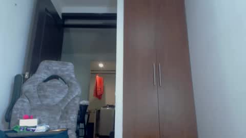 Snapshot of dammuscle chatting on March 9, 2:26 am dammuscle online show from March 9, 2:26 am