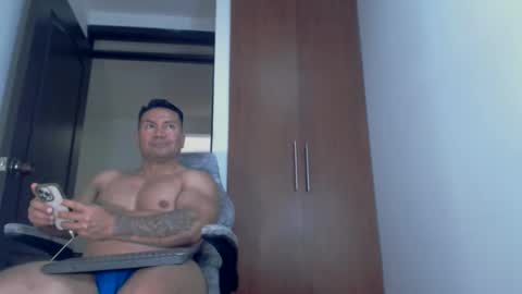 Snapshot of dammuscle chatting on March 25, 5:08 pm dammuscle online show from March 25, 5:08 pm