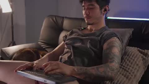 insta damn8   ---         -----  online show from June 13, 12:19 am
