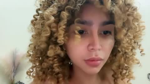 Snapshot of damnperfectxx chatting on February 21, 2:23 am damnperfectxx online show from February 21, 2:23 am