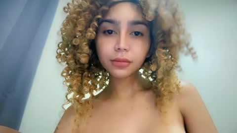 Snapshot of damnperfectxx chatting on March 2, 2:47 am damnperfectxx online show from March 2, 2:47 am