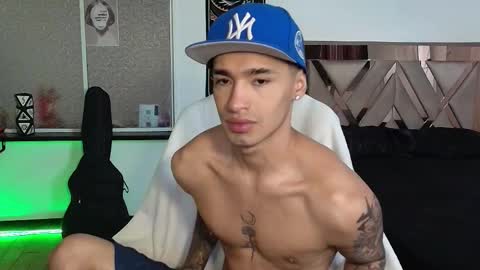 Snapshot of damon_333 chatting on October 12, 6:51 pm Damon online show from October 12, 6:51 pm