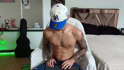 Snapshot of damon_333 chatting on October 19, 6:08 pm Damon online show from October 19, 6:08 pm