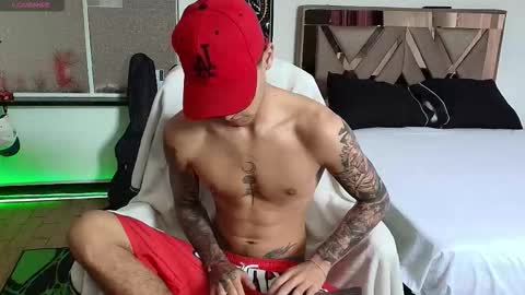 Snapshot of damon_333 chatting on October 30, 4:41 pm Damon online show from October 30, 4:41 pm