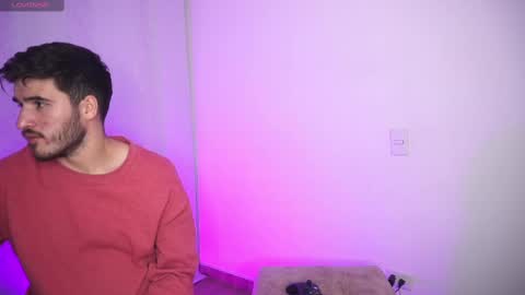 Snapshot of damon_frost chatting on September 24, 10:13 pm damon_frost online show from September 24, 10:13 pm