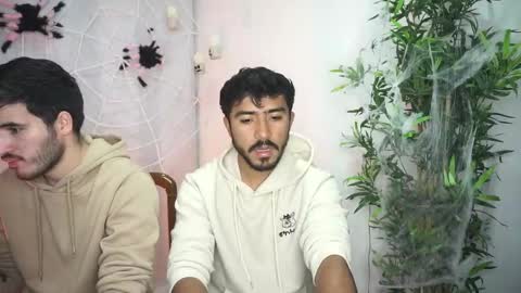 Snapshot of damon_frost chatting on October 17, 7:05 pm damon_frost online show from October 17, 7:05 pm