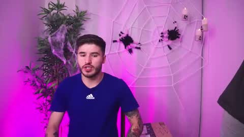 Snapshot of damon_frost chatting on October 24, 10:39 pm damon_frost online show from October 24, 10:39 pm