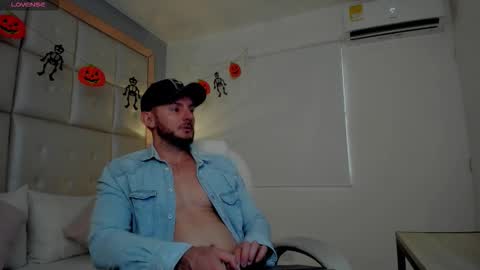 Snapshot of damonsantos chatting on October 26, 1:17 pm D A M O N online show from October 26, 1:17 pm