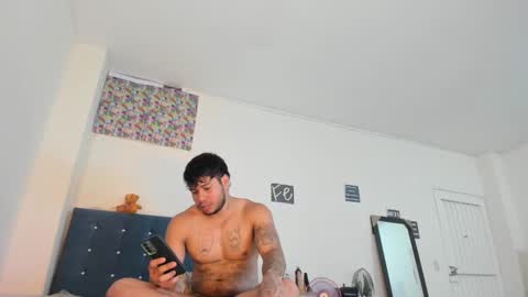 Snapshot of damonxxx1 chatting on January 25, 4:34 am Damon online show from January 25, 4:34 am