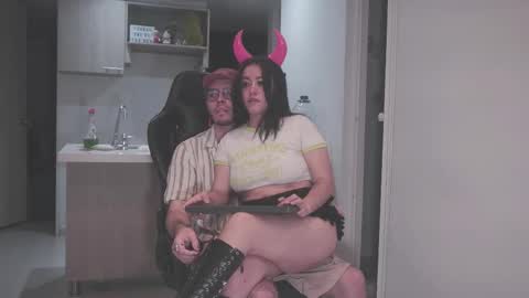 Snapshot of dan_and_daya chatting on November 8, 7:19 am AbyssVoid online show from November 8, 7:19 am