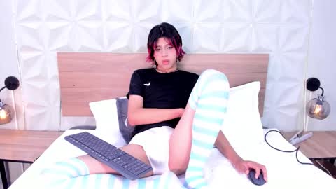 D A N online show from November 25, 1:05 am