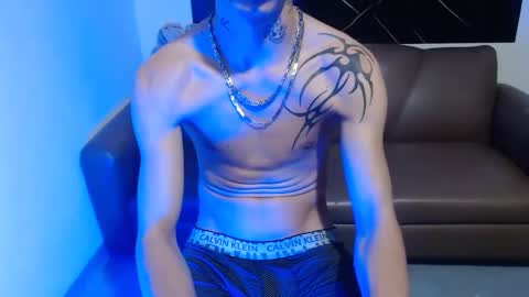 dan_jonson15 online show from September 18, 12:01 am